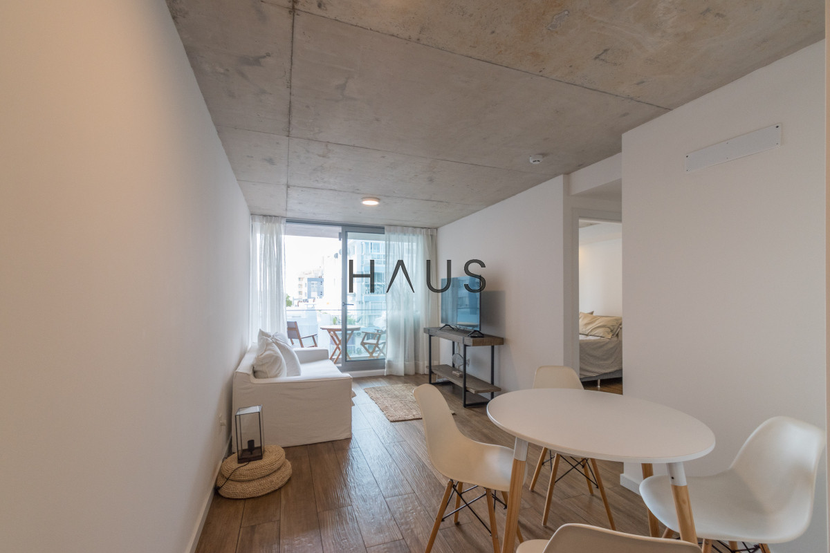 Apartamento ID.686 - SUDESTE. Excelente apartamento en moderno edificio.