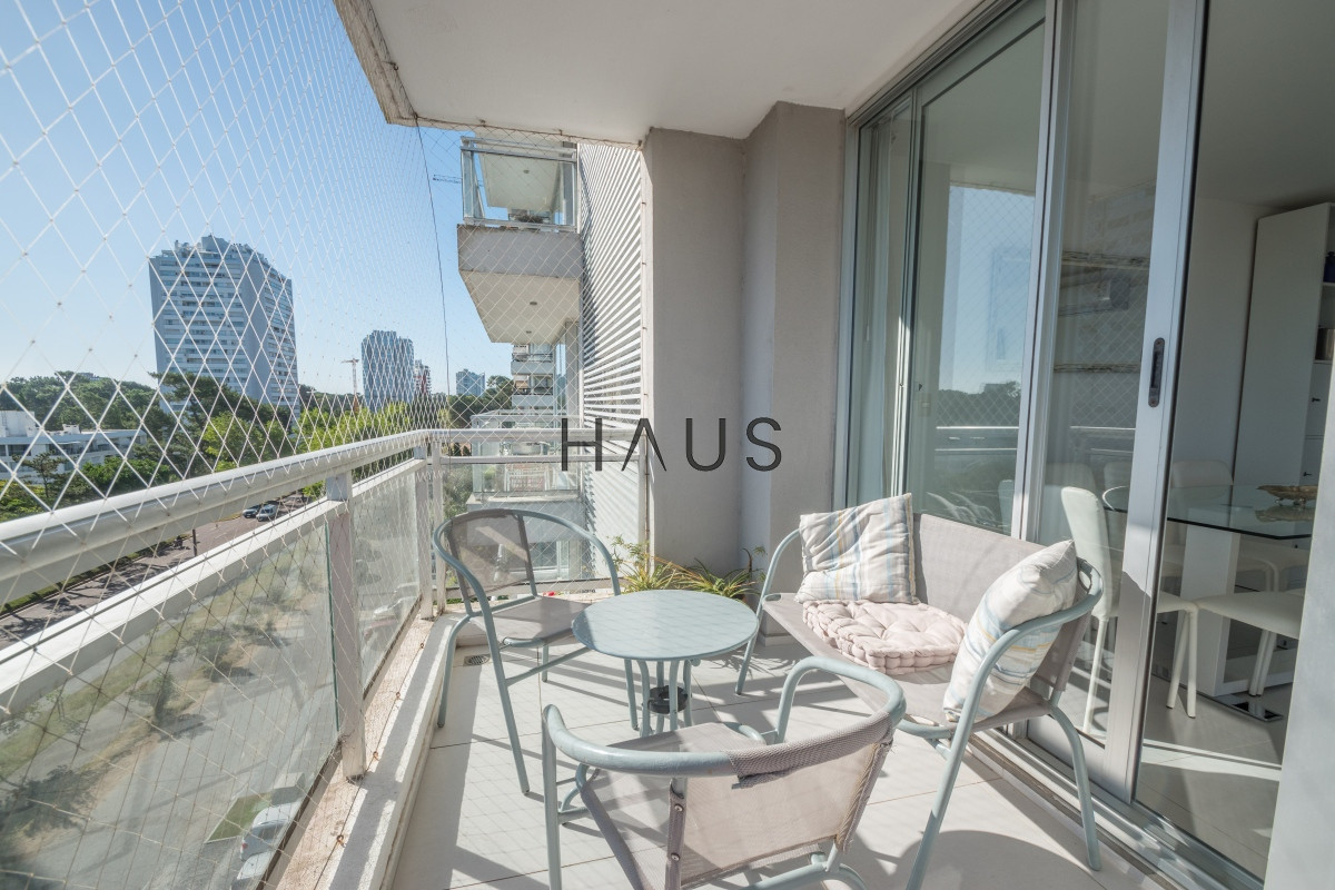 Apartamento ID.688 - Bellagio Tower. Esquinero de 3 dormitorios. Equipado.