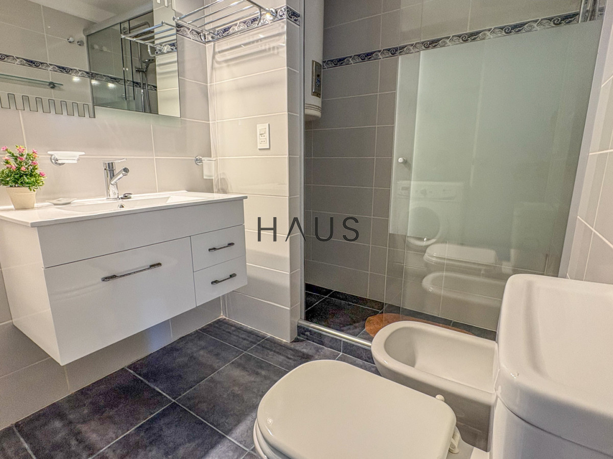 Apartamento ID.684 - Torre Libertador. Apartamento 1 dormitorio y medio al Puerto! 