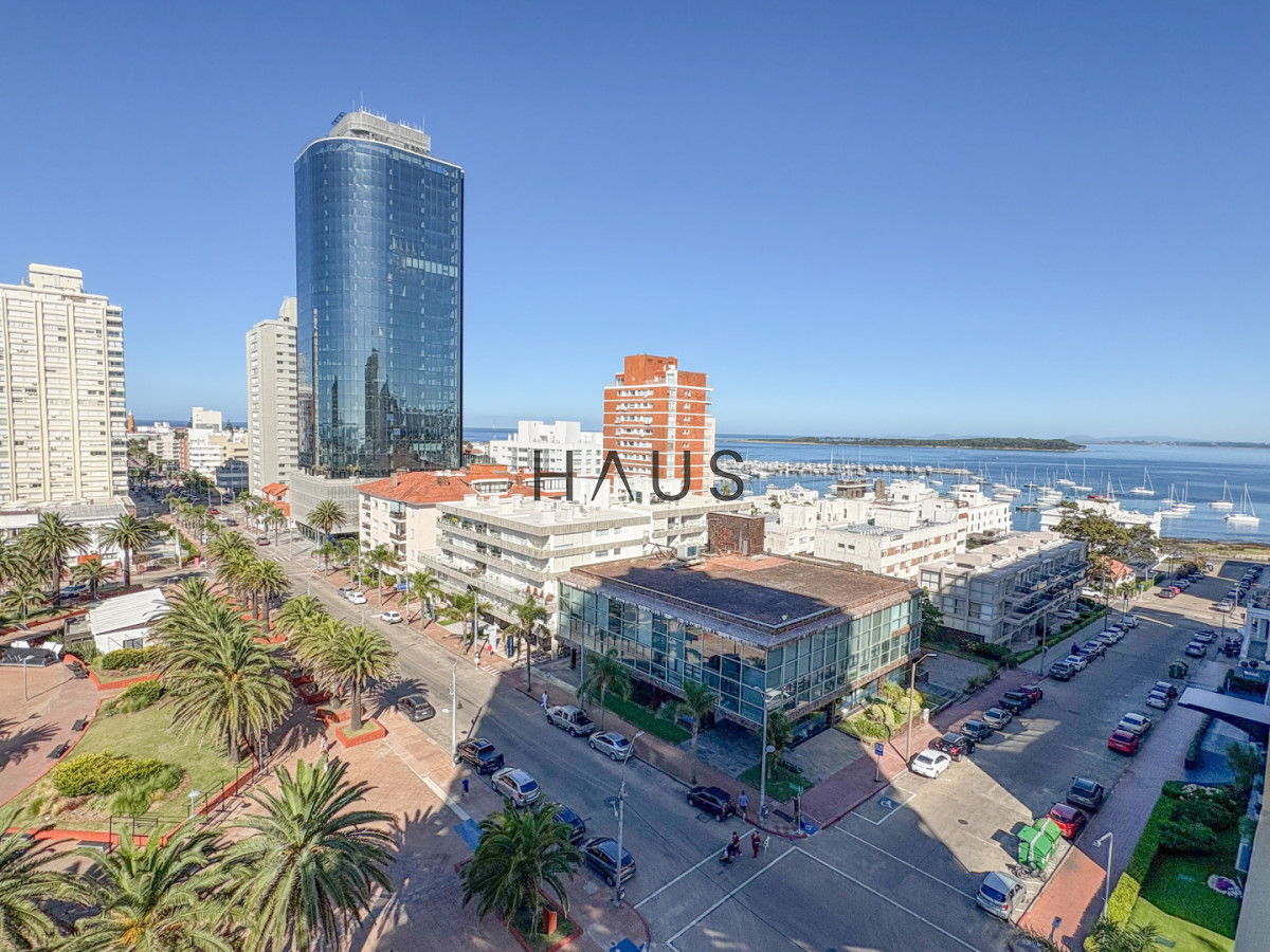 Apartamento ID.684 - Torre Libertador. Apartamento 1 dormitorio y medio al Puerto! 