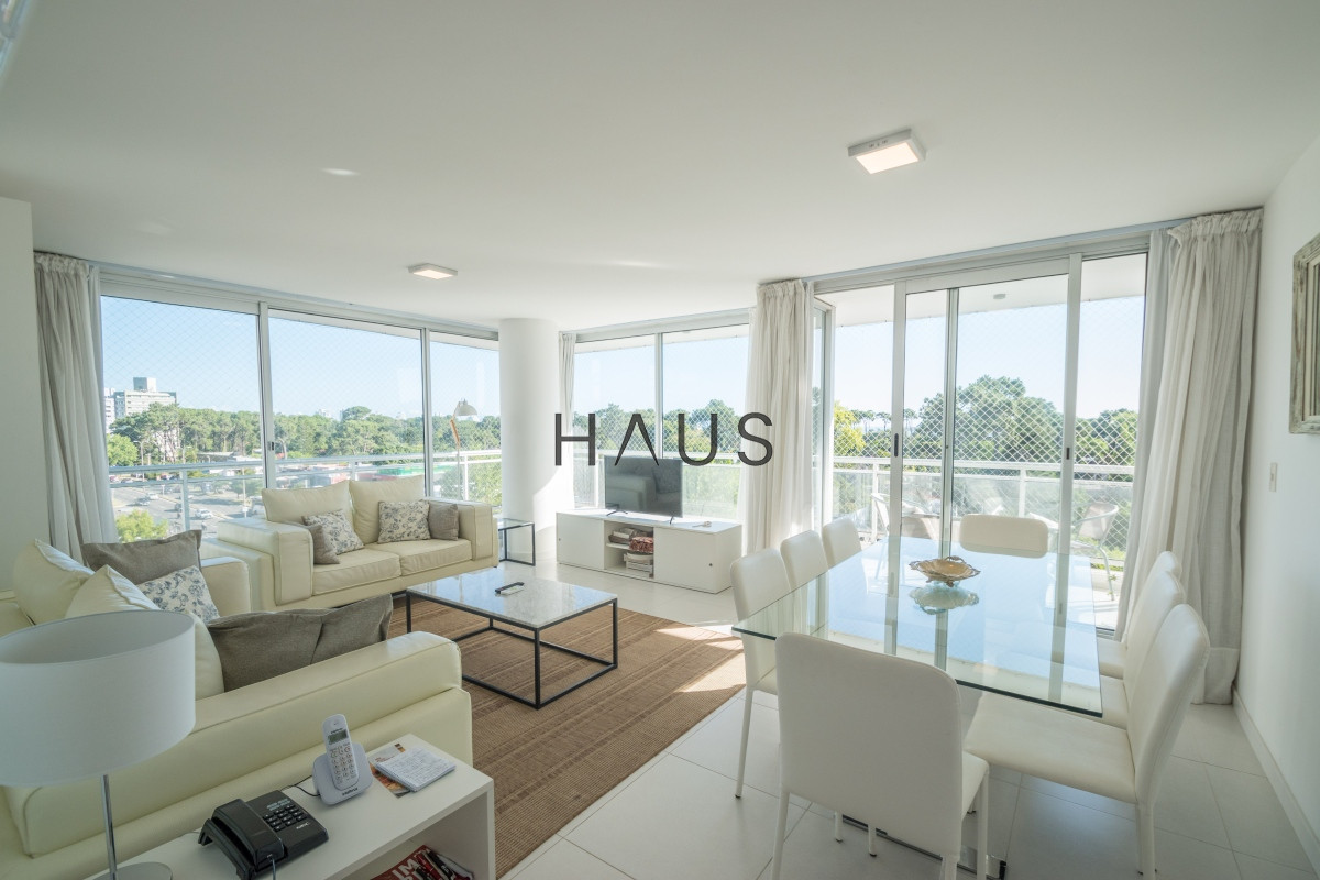 Apartamento ID.688 - Bellagio Tower. Esquinero de 3 dormitorios. Equipado.