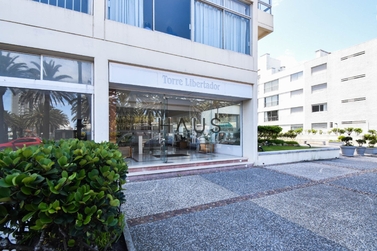 Apartamento ID.684 - Torre Libertador. Apartamento 1 dormitorio y medio al Puerto! 