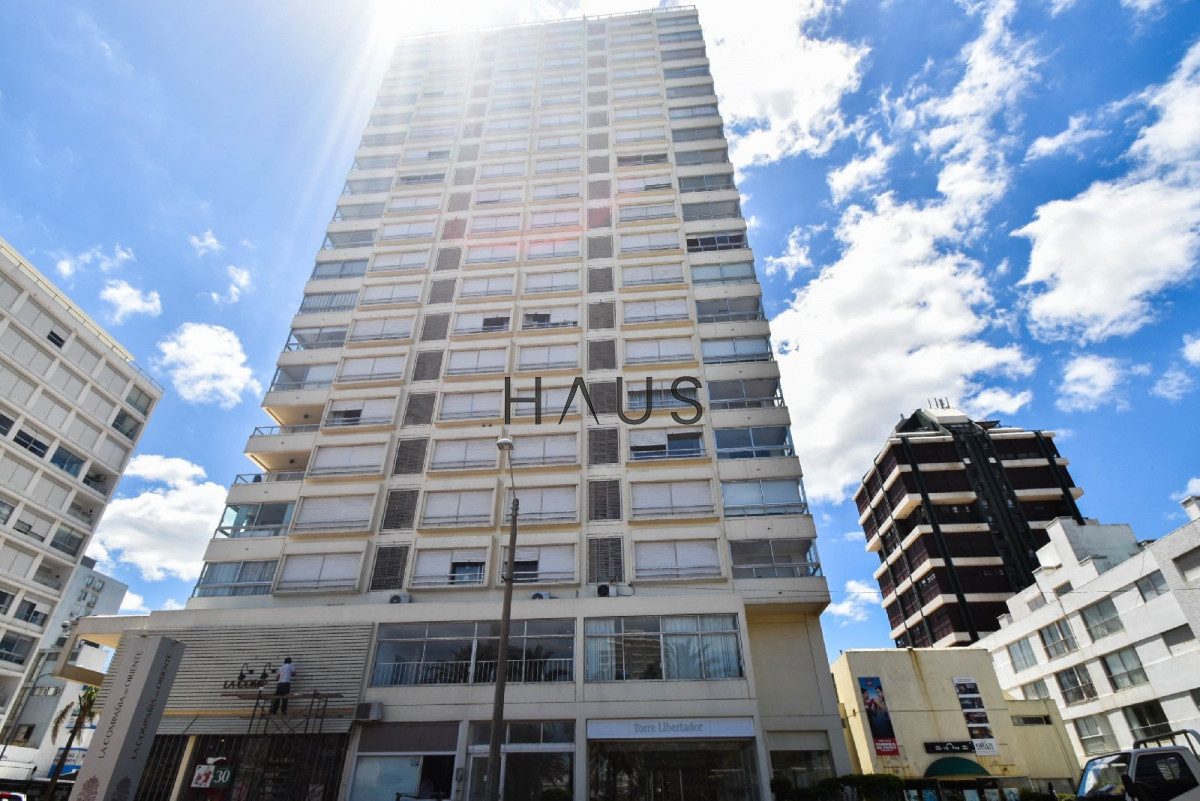 Apartamento ID.687 - Vista al Puerto! Amplio apartamento de 1 dormitorio y medio. 