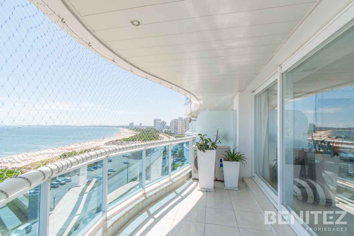 Apartamento ID.9580 - Millenium. Esquinero a la Peninsula. Playa Mansa.