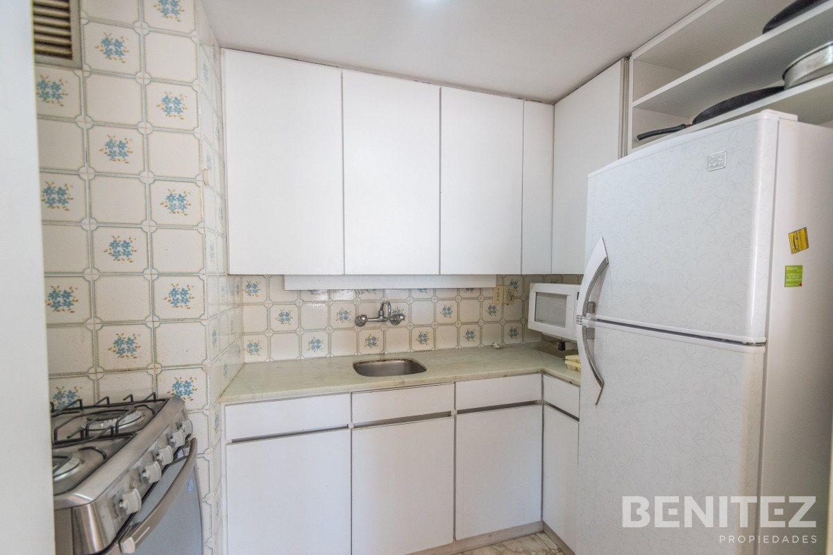 Apartamento ID.155 - Torre Libertador. Amplio apartamento de 1 dormitorio y medio. Frente a la Plaza.