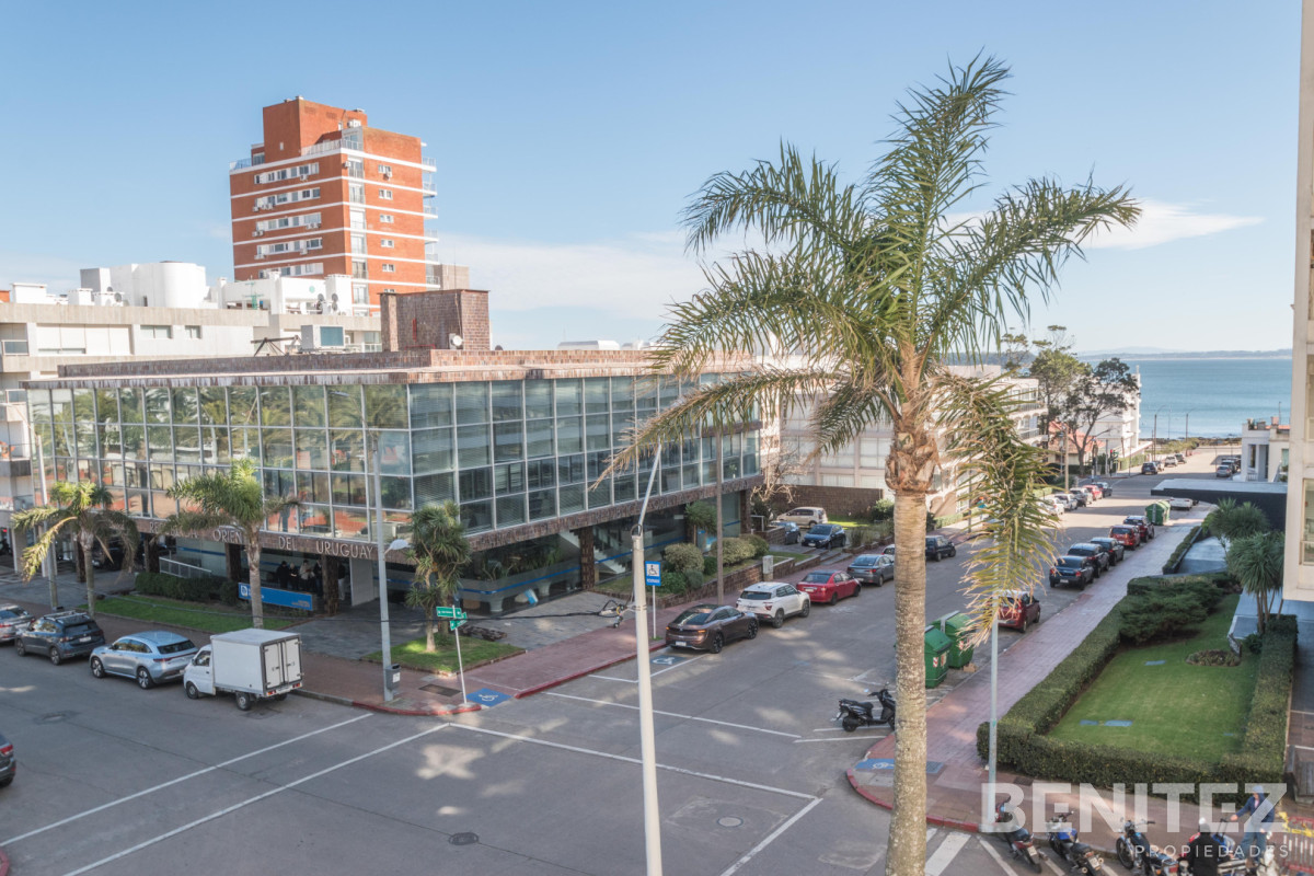Apartamento ID.575 - Imperdible! Apartamento esquinero de 3 dormitorios. Reciclado.
