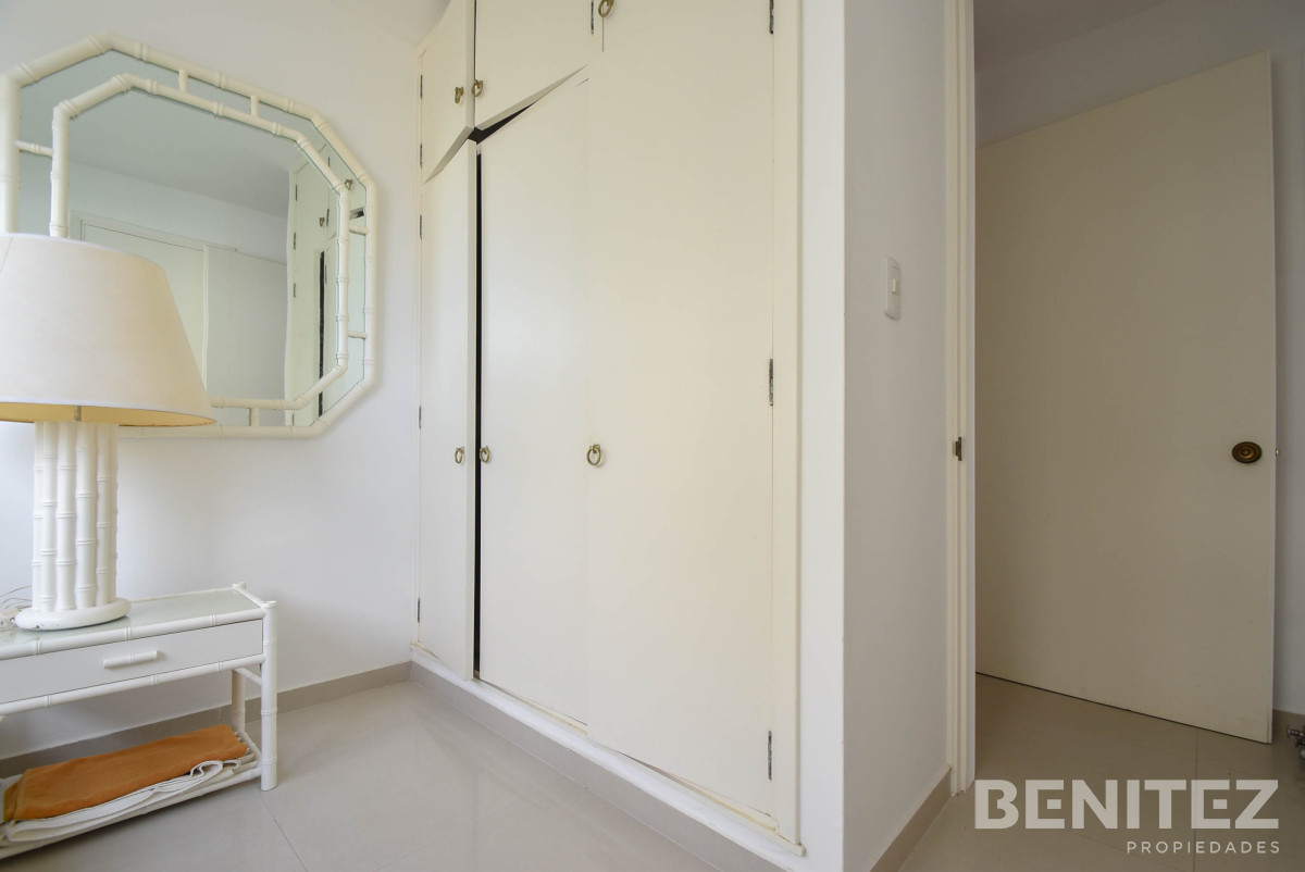 Apartamento ID.8210 - Primera fila al Puerto. Apartamento en venta de 4 dormitorios. Oportunidad!