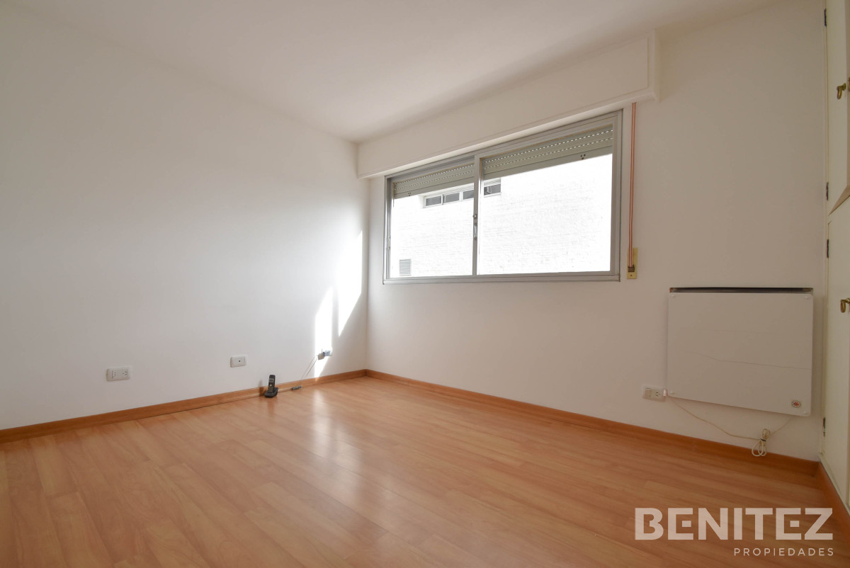 Apartamento ID.8210 - Primera fila al Puerto. Apartamento en venta de 4 dormitorios. Oportunidad!