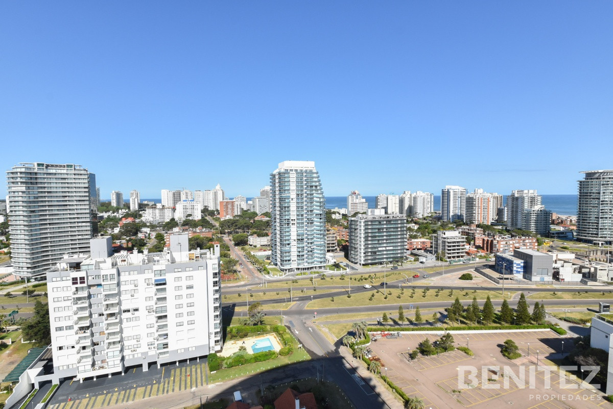 Apartamento ID.5998 - Seasons Tower piso alto! 2 dormitorios con espectacular vista. Playa Mansa