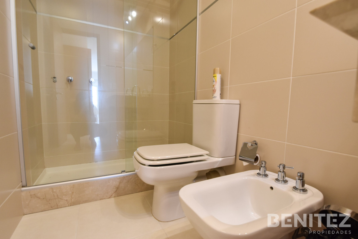 Apartamento ID.5998 - Seasons Tower piso alto! 2 dormitorios con espectacular vista. Playa Mansa