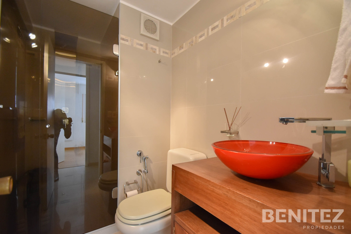 Apartamento ID.8210 - Primera fila al Puerto. Apartamento en venta de 4 dormitorios. Oportunidad!