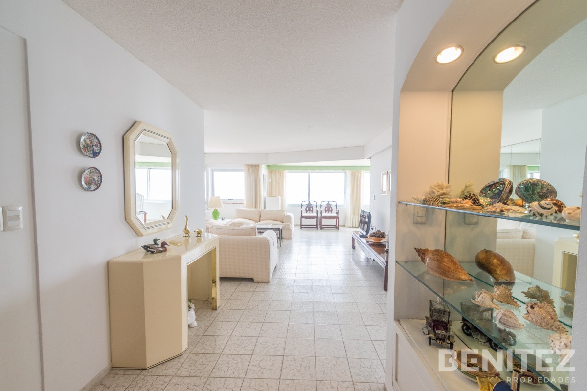 Apartamento ID.355 - Apartamento de 3 dormitorios. Excelente vista al Mar