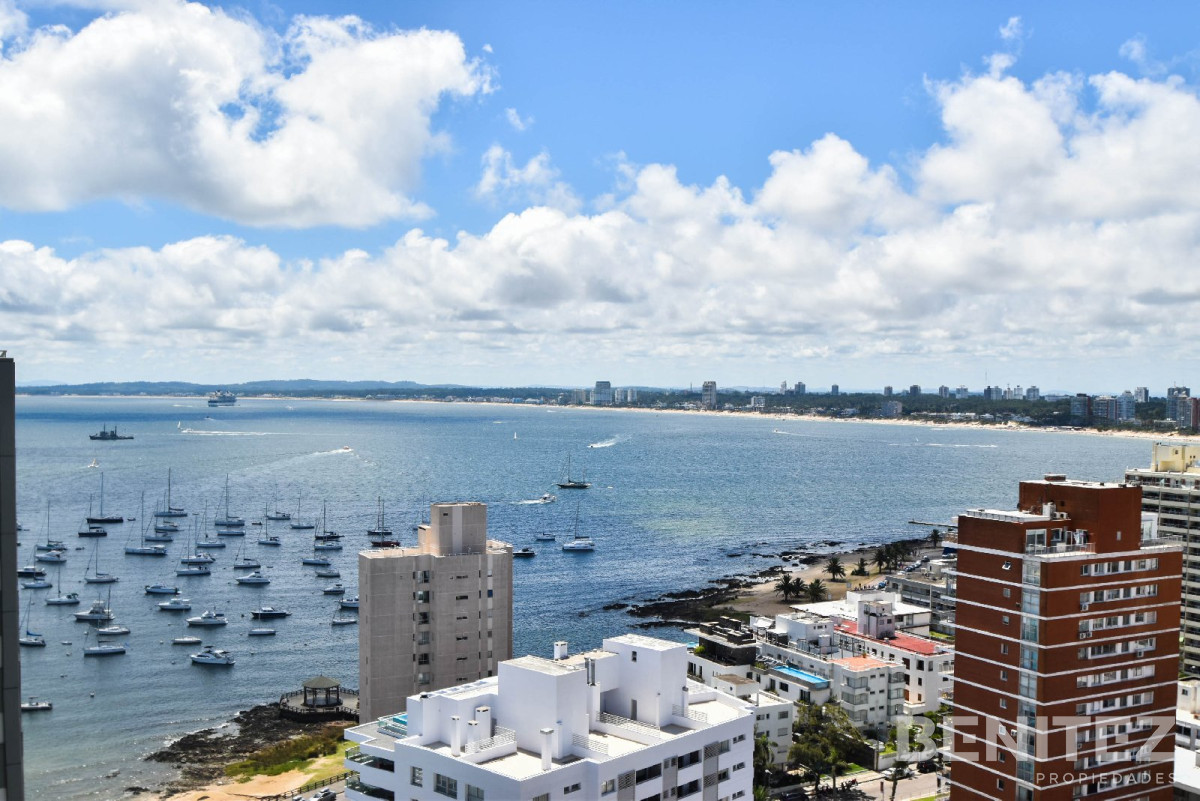 Apartamento ID.7972 - Excelente apartamento en venta de 3 dormitorios reciclado - Vista Puerto, reciclado. Punta del Este