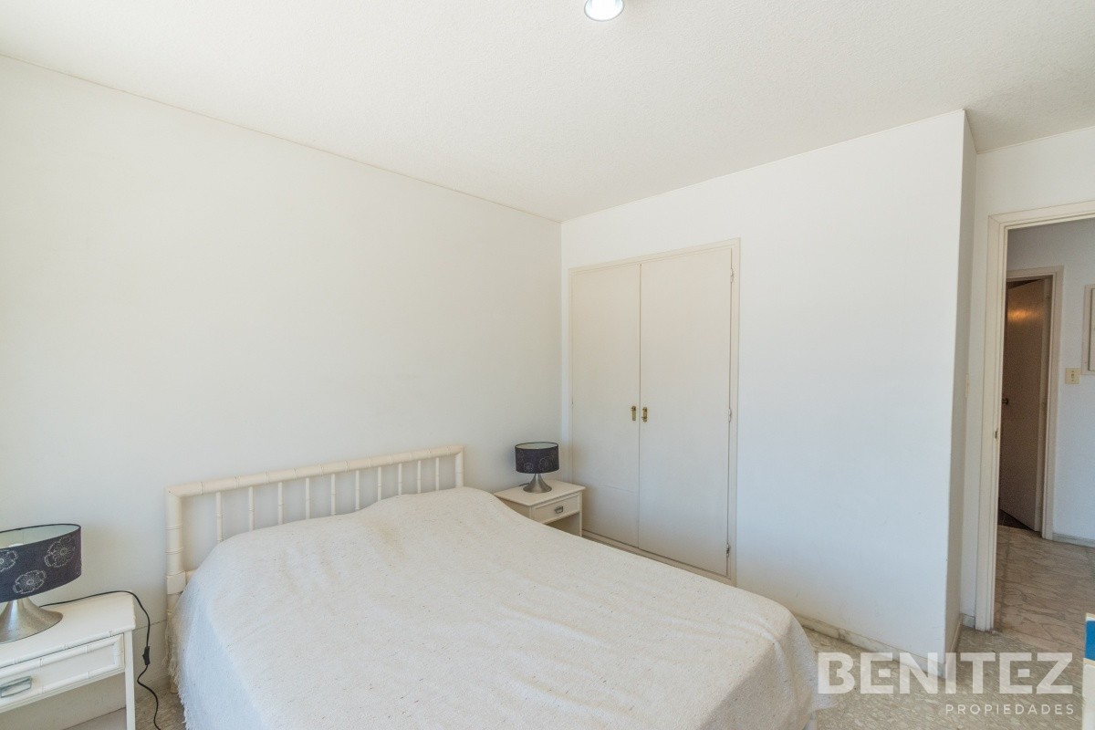 Apartamento ID.155 - Torre Libertador. Amplio apartamento de 1 dormitorio y medio. Frente a la Plaza.