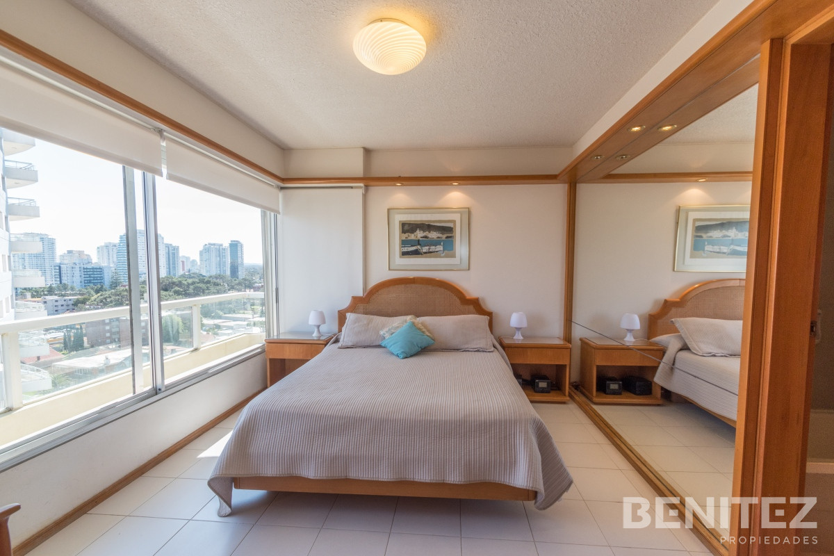 Apartamento ID.9510 - Apartamento en venta de 2 dormitorios + 2 baños y dependencia de servicio.