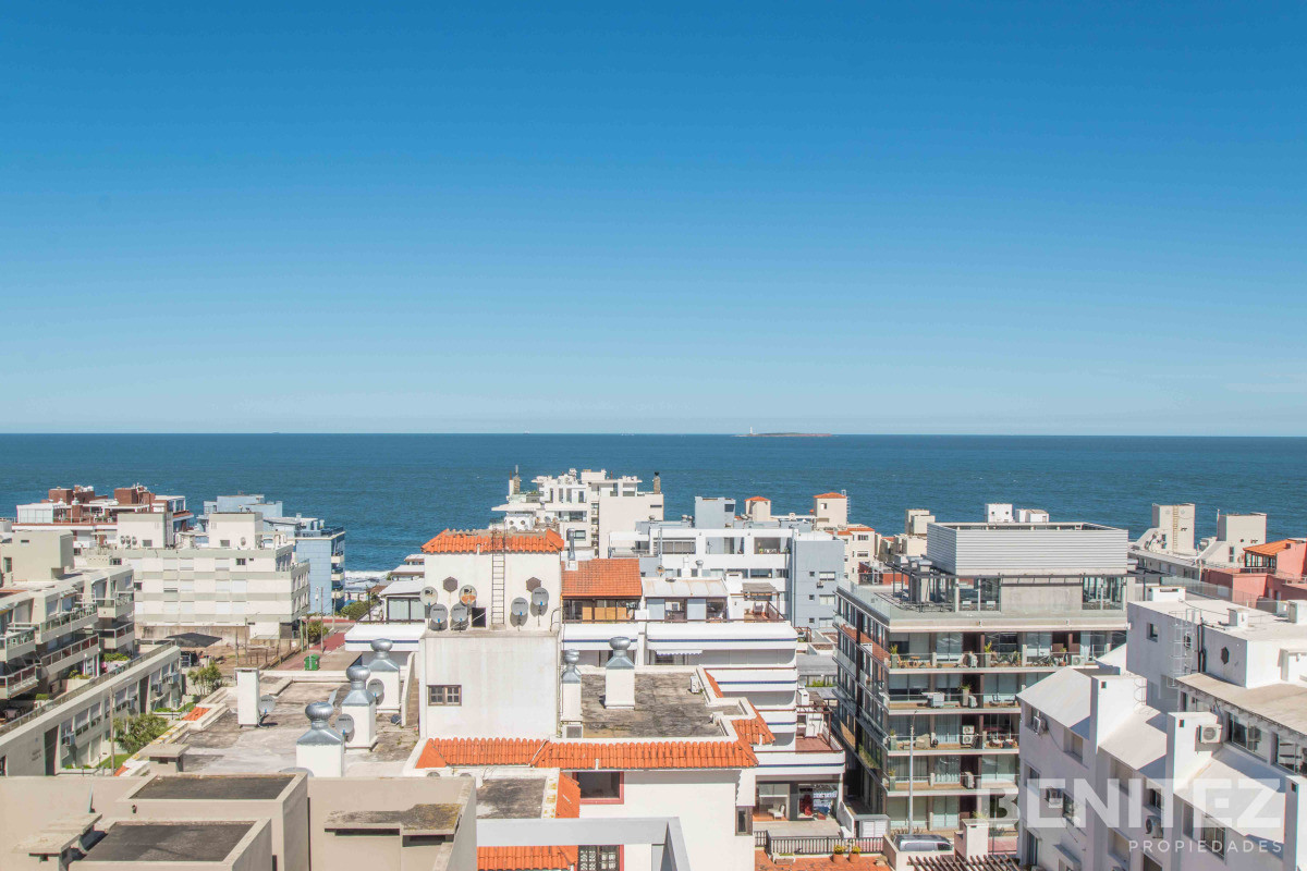 Apartamento ID.9677 - Esquinero de 2 dormitorios. A pasos del Puerto. 