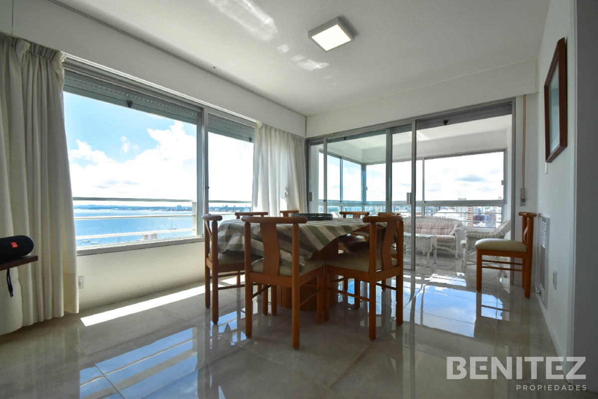 Apartamento ID.7972 - Excelente apartamento en venta de 3 dormitorios reciclado - Vista Puerto, reciclado. Punta del Este