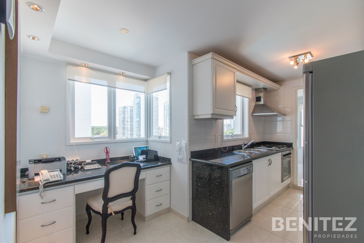 Apartamento ID.9580 - Millenium. Esquinero a la Peninsula. Playa Mansa.