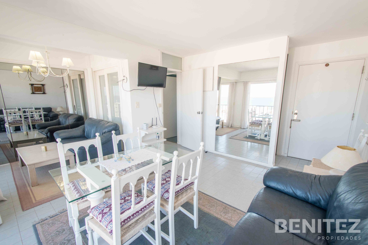 Apartamento ID.9677 - Esquinero de 2 dormitorios. A pasos del Puerto. 