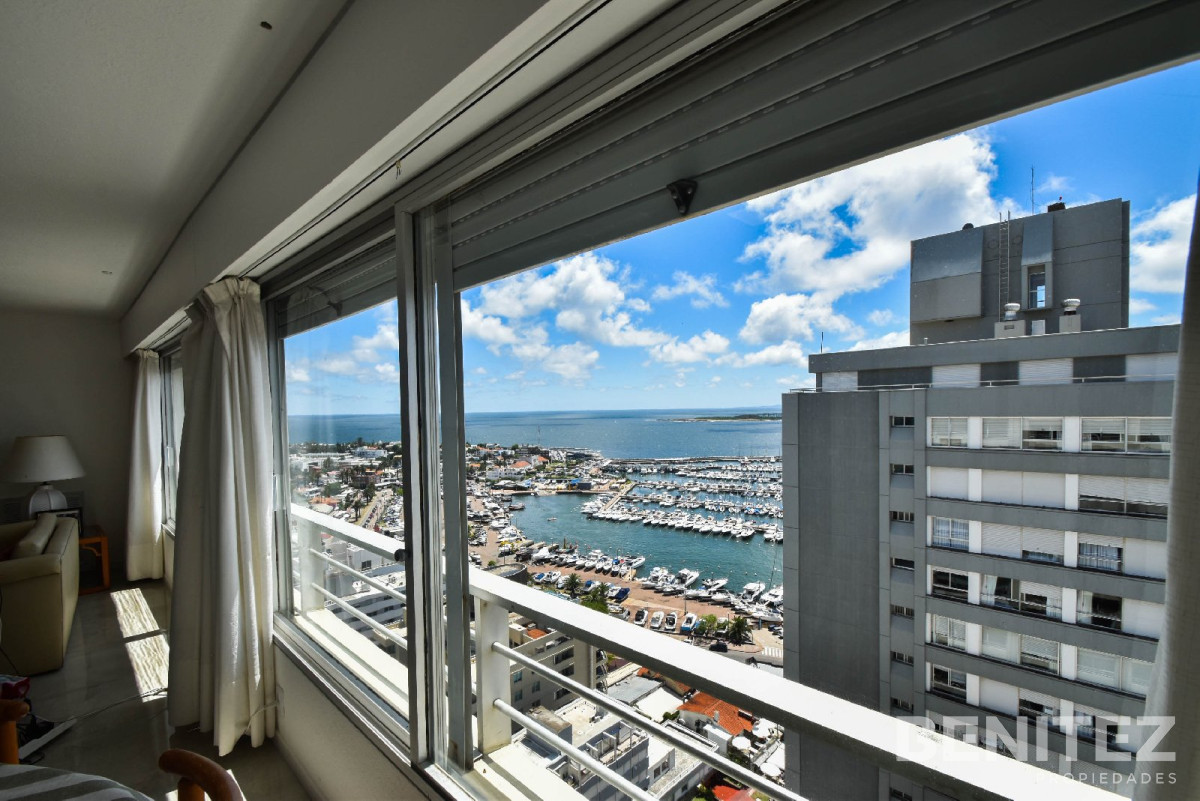 Apartamento ID.7972 - Excelente apartamento en venta de 3 dormitorios reciclado - Vista Puerto, reciclado. Punta del Este