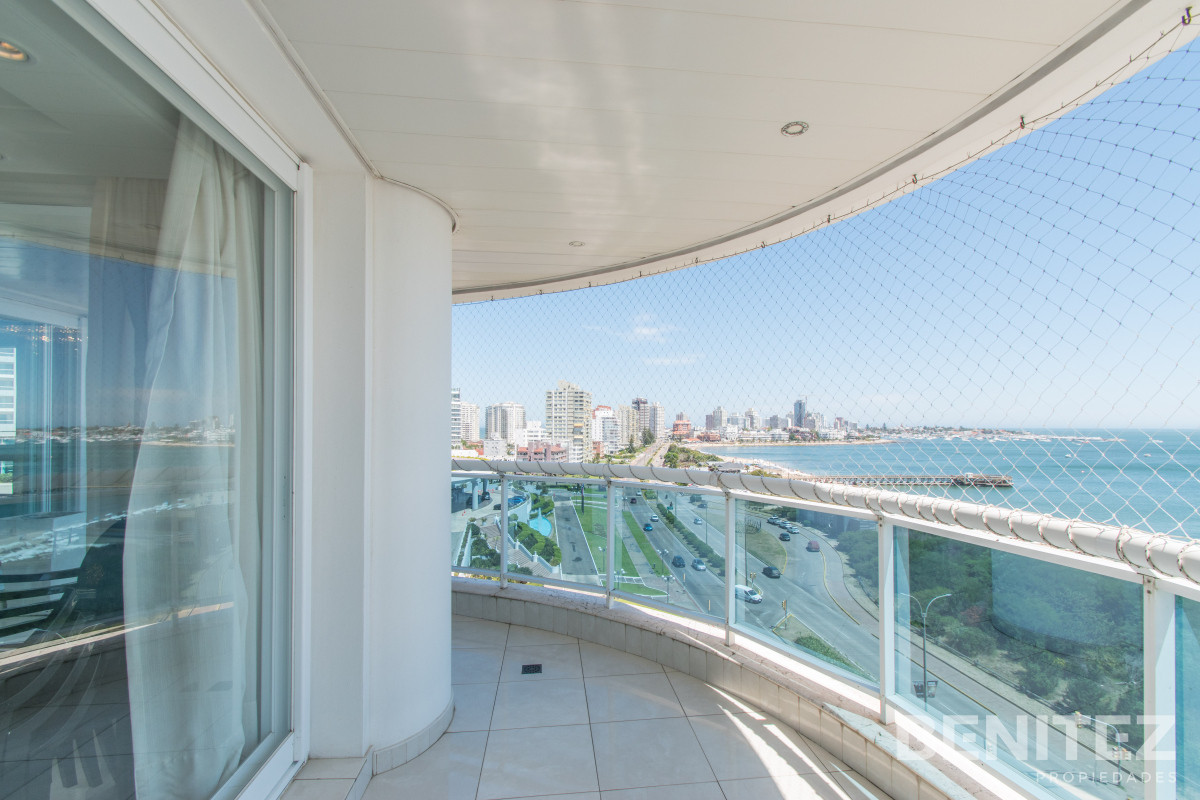 Apartamento ID.9580 - Millenium. Esquinero a la Peninsula. Playa Mansa.