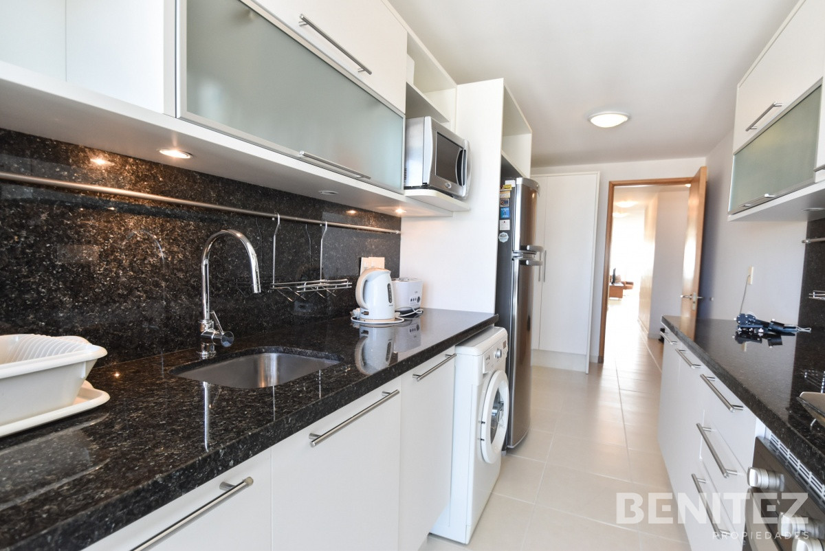 Apartamento ID.5998 - Seasons Tower piso alto! 2 dormitorios con espectacular vista. Playa Mansa