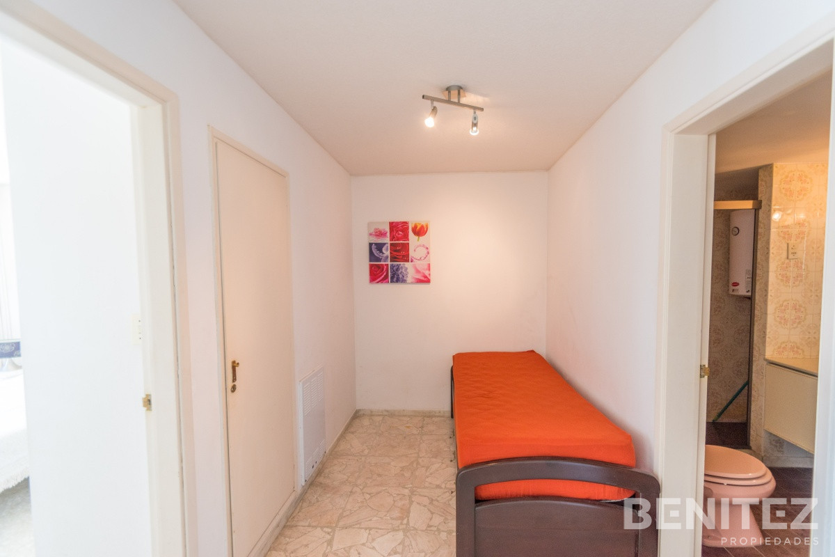 Apartamento ID.155 - Torre Libertador. Amplio apartamento de 1 dormitorio y medio. Frente a la Plaza.