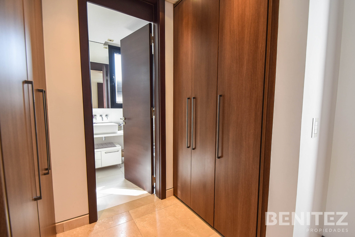 Apartamento ID.8465 - Le Bleu. Pent-House. Frente al Puerto con el diseño de Carlos Ott.