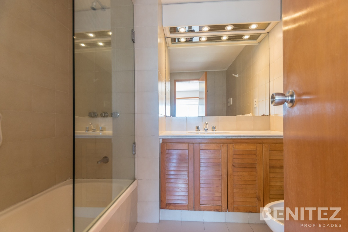 Apartamento ID.9510 - Apartamento en venta de 2 dormitorios + 2 baños y dependencia de servicio.