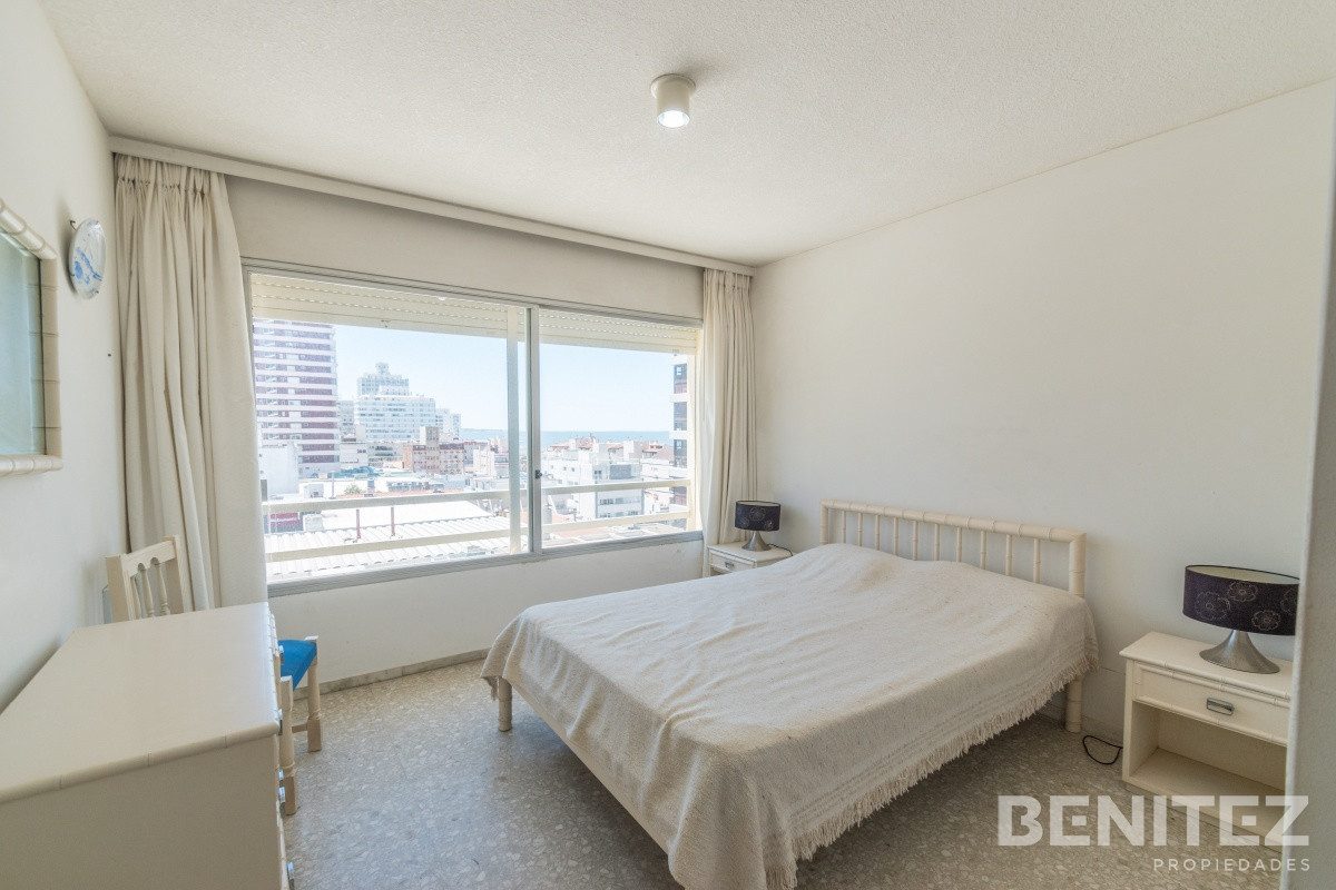 Apartamento ID.155 - Torre Libertador. Amplio apartamento de 1 dormitorio y medio. Frente a la Plaza.