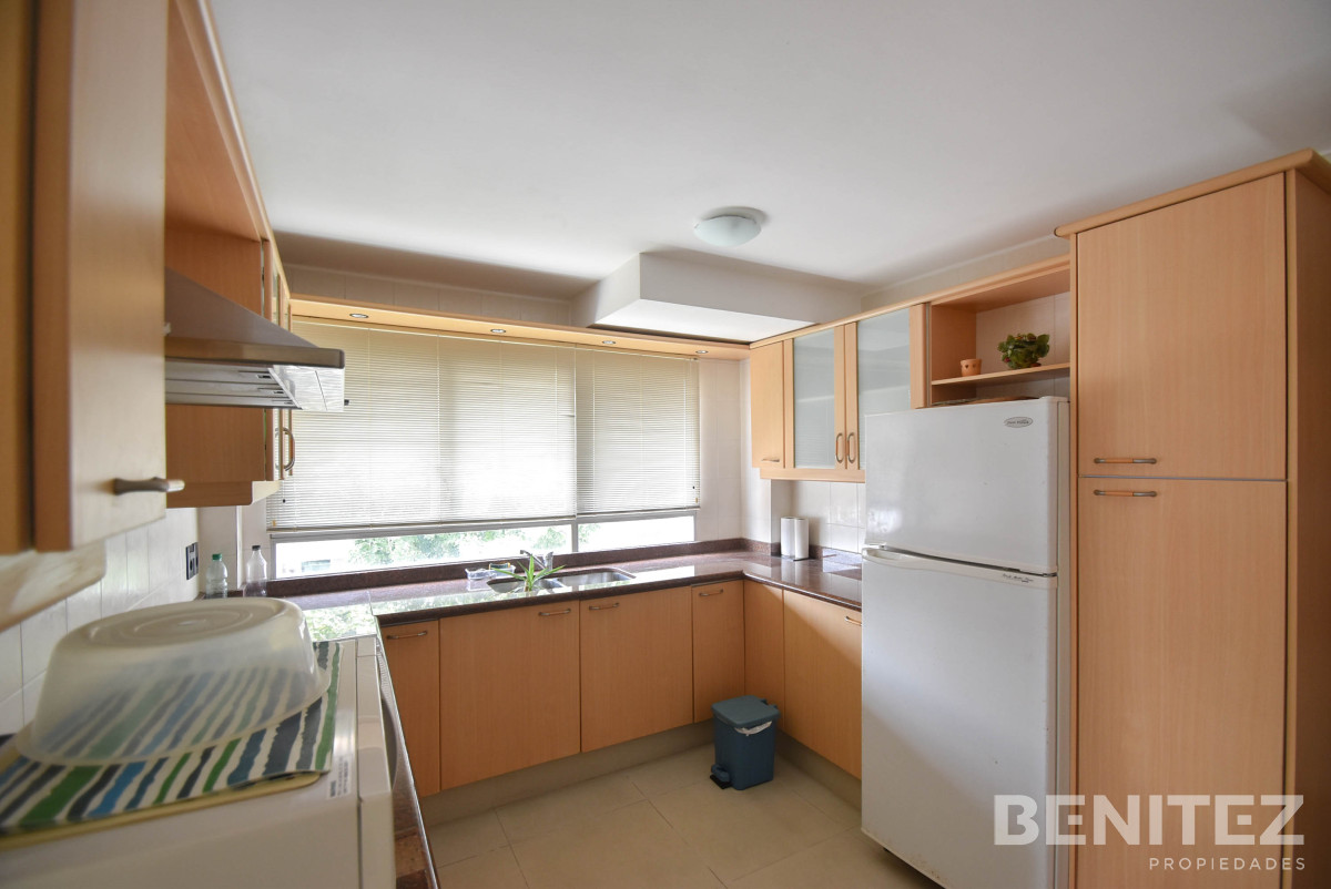 Apartamento ID.8210 - Primera fila al Puerto. Apartamento en venta de 4 dormitorios. Oportunidad!