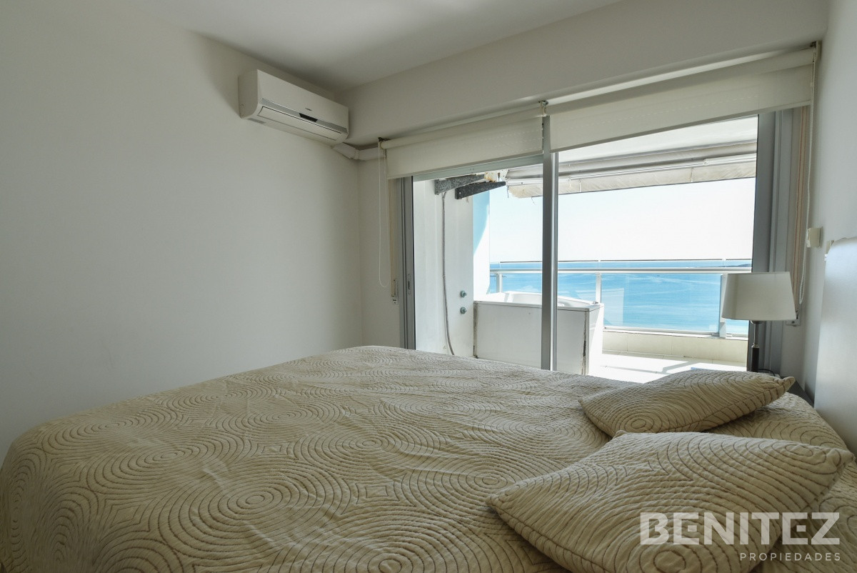 Apartamento ID.5998 - Seasons Tower piso alto! 2 dormitorios con espectacular vista. Playa Mansa