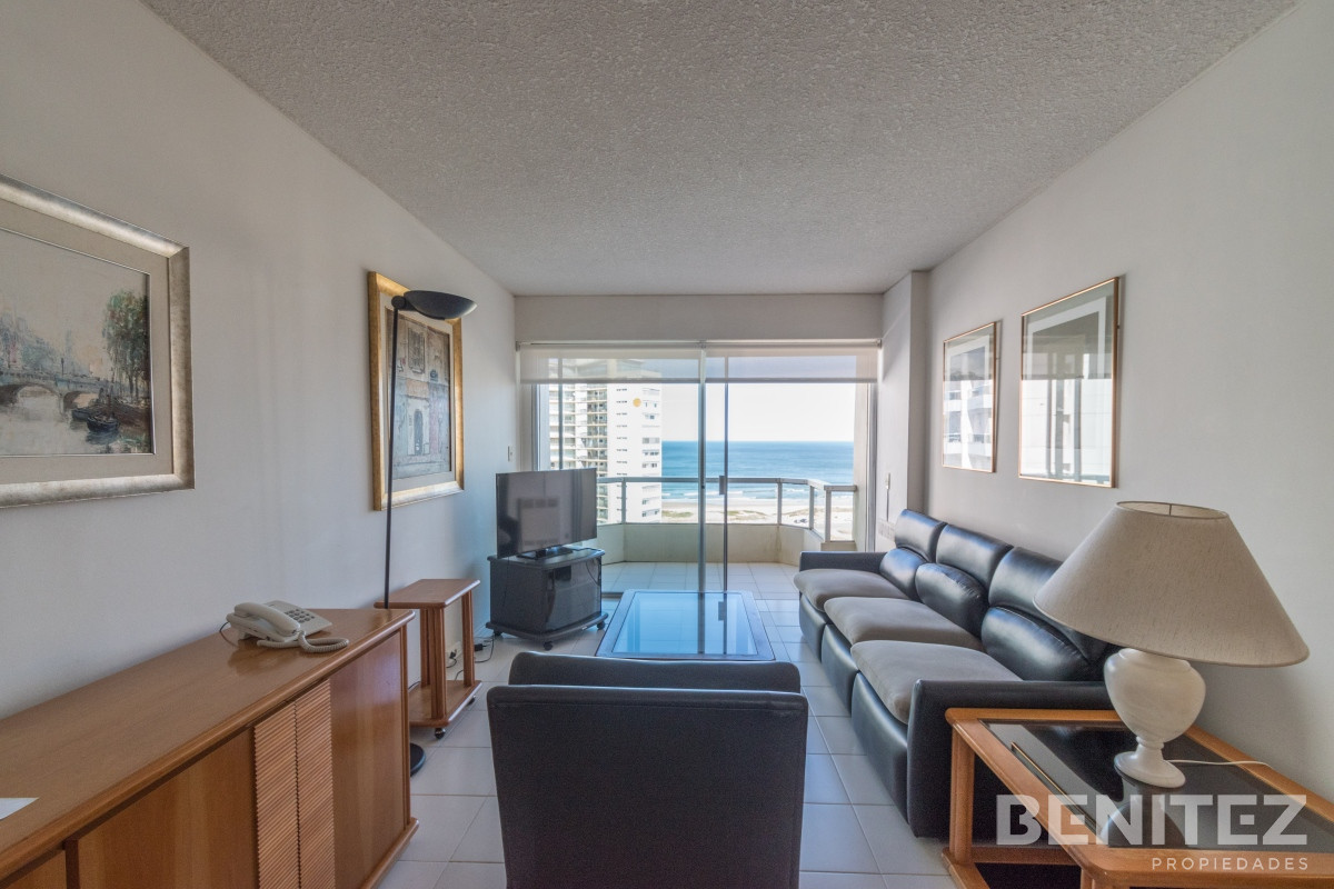 Apartamento ID.9510 - Apartamento en venta de 2 dormitorios + 2 baños y dependencia de servicio.