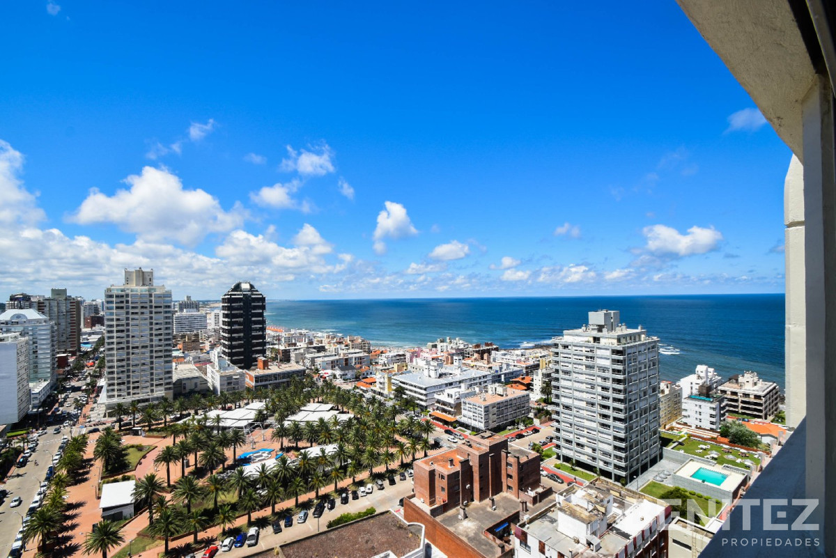 Apartamento ID.7972 - Excelente apartamento en venta de 3 dormitorios reciclado - Vista Puerto, reciclado. Punta del Este