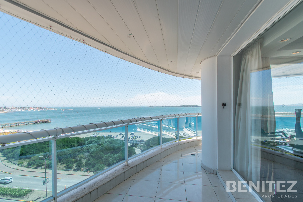 Apartamento ID.9580 - Millenium. Esquinero a la Peninsula. Playa Mansa.