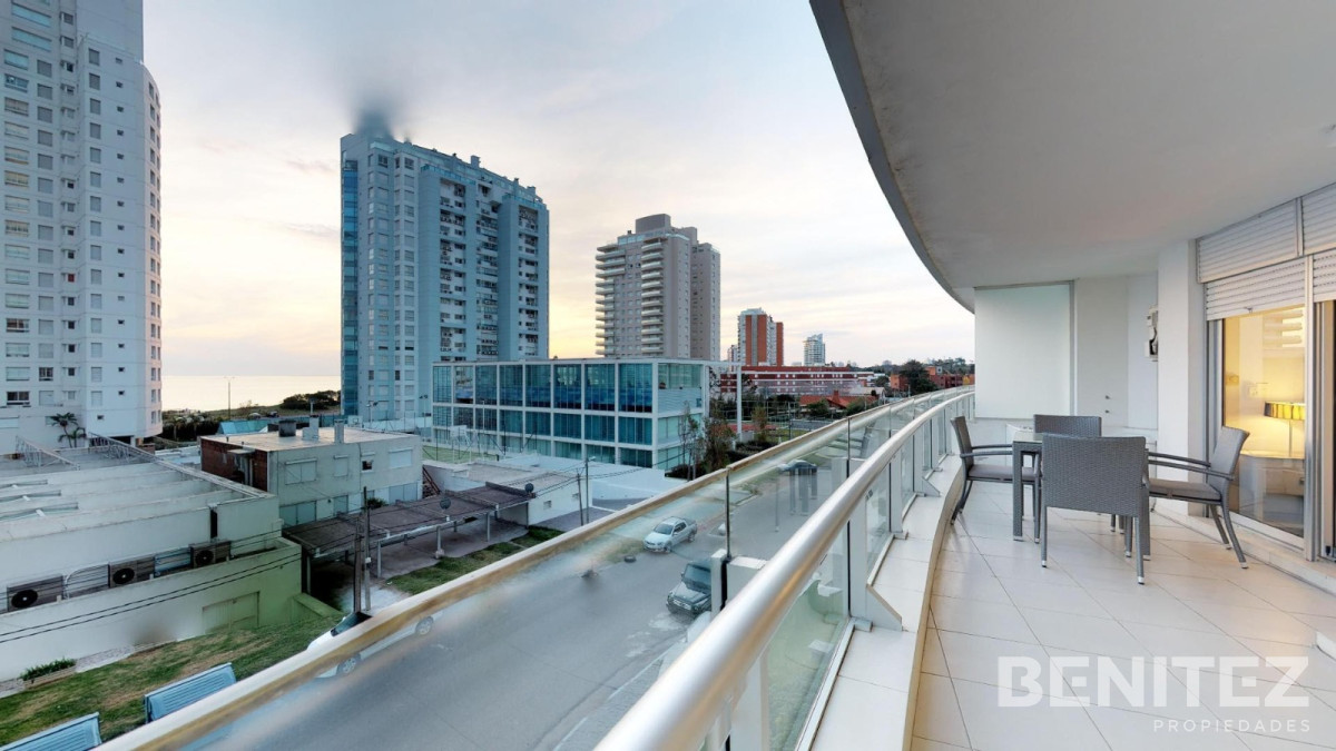 Apartamento ID.9240 - Apartamento en venta en Seasons Tower 2 dormitorios + dependencia.