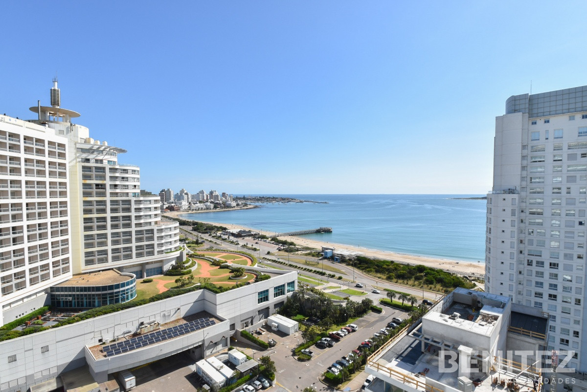Apartamento ID.5998 - Seasons Tower piso alto! 2 dormitorios con espectacular vista. Playa Mansa