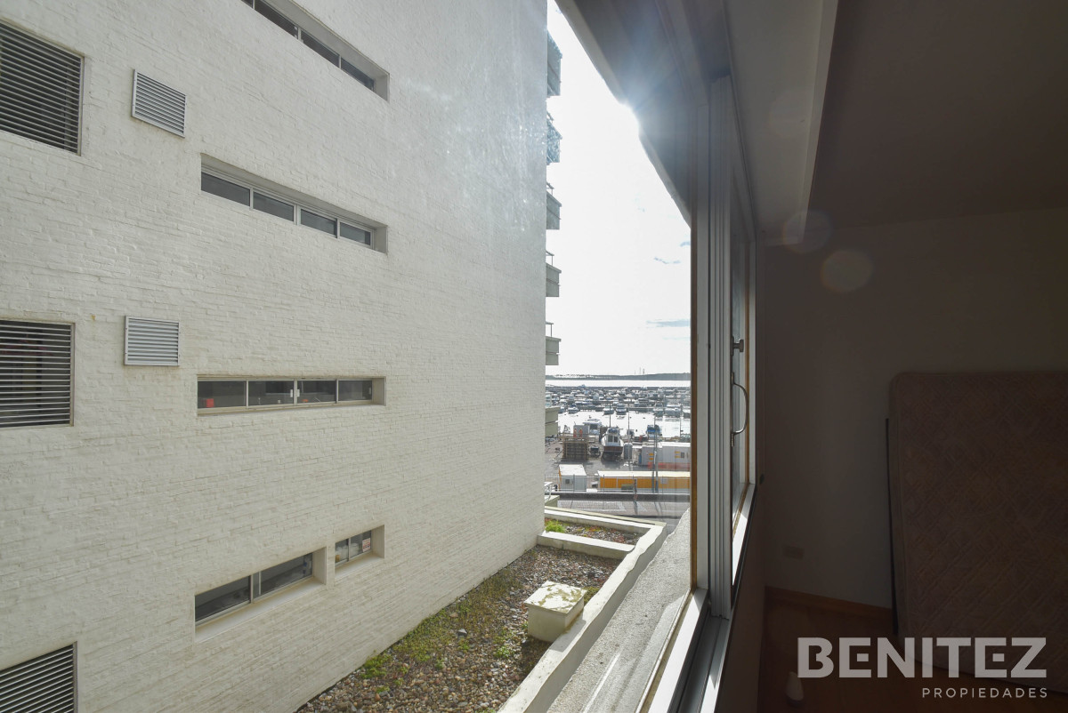 Apartamento ID.8210 - Primera fila al Puerto. Apartamento en venta de 4 dormitorios. Oportunidad!