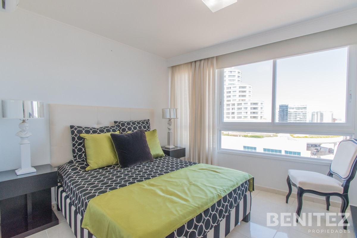 Apartamento ID.9580 - Millenium. Esquinero a la Peninsula. Playa Mansa.