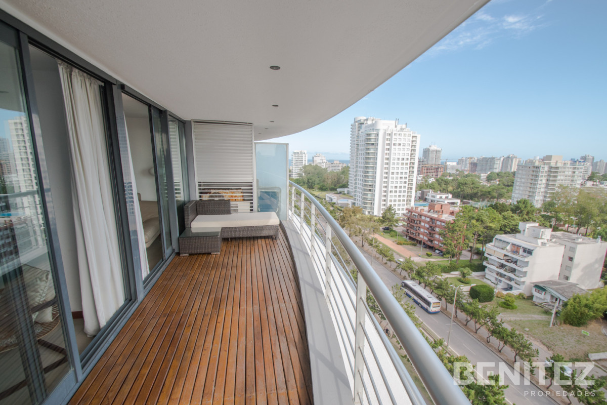 Apartamento ID.9700 - Tressesenta. Excelente apartamento de 2 dormitorios con enorme balcón.