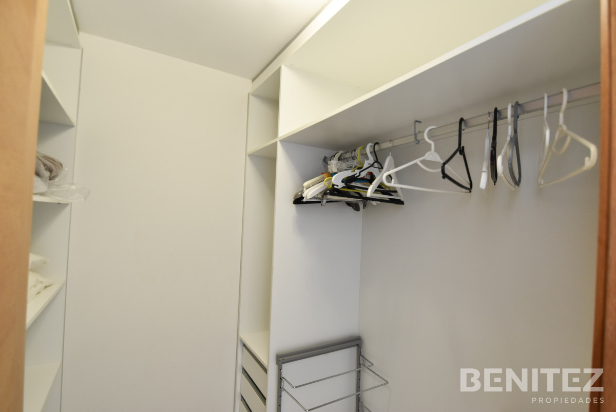 Apartamento ID.5998 - Seasons Tower piso alto! 2 dormitorios con espectacular vista. Playa Mansa