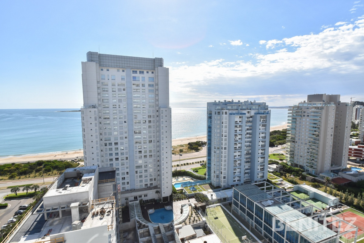 Apartamento ID.5998 - Seasons Tower piso alto! 2 dormitorios con espectacular vista. Playa Mansa