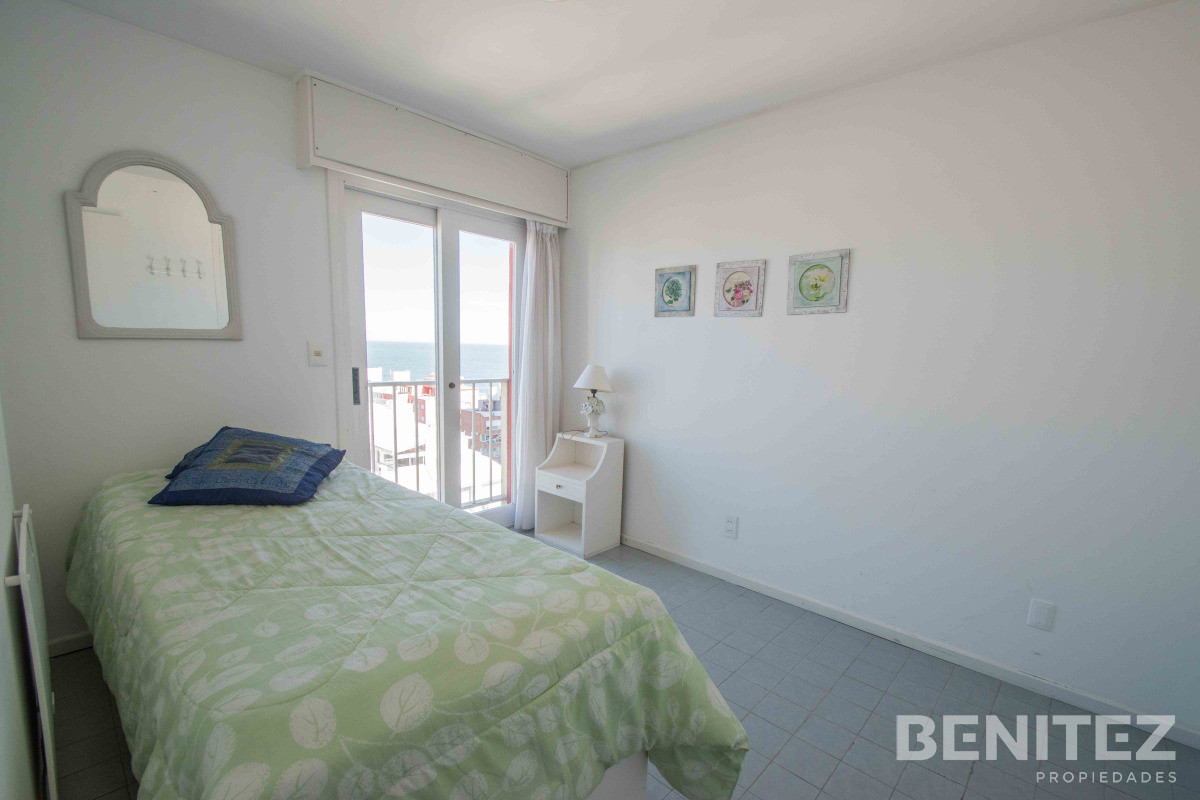 Apartamento ID.9677 - Esquinero de 2 dormitorios. A pasos del Puerto. 