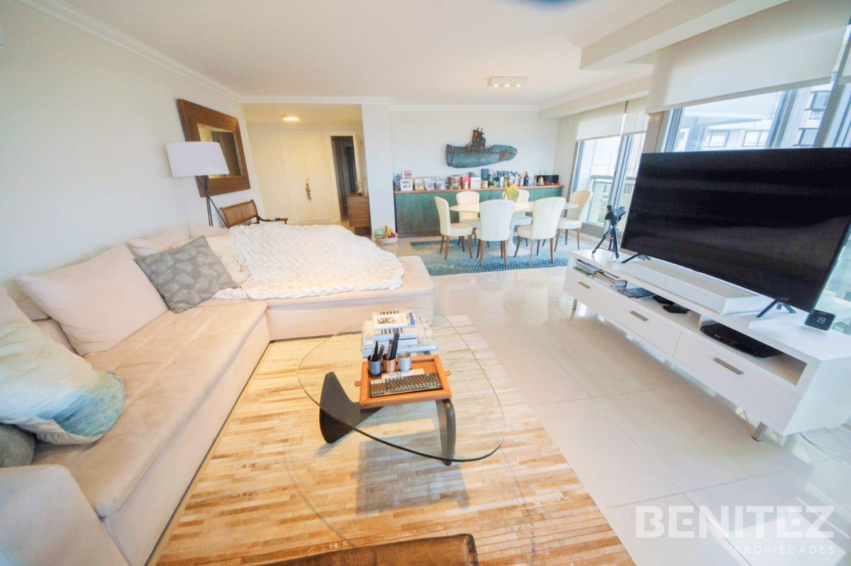 Apartamento ID.9484 - Espectacular Esquinero en Piso Alto en Imperiale