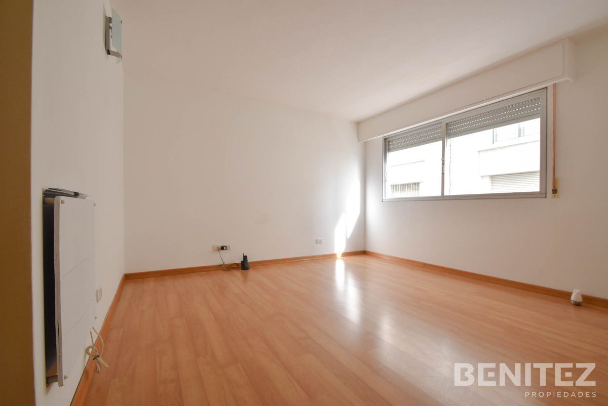 Apartamento ID.8210 - Primera fila al Puerto. Apartamento en venta de 4 dormitorios. Oportunidad!