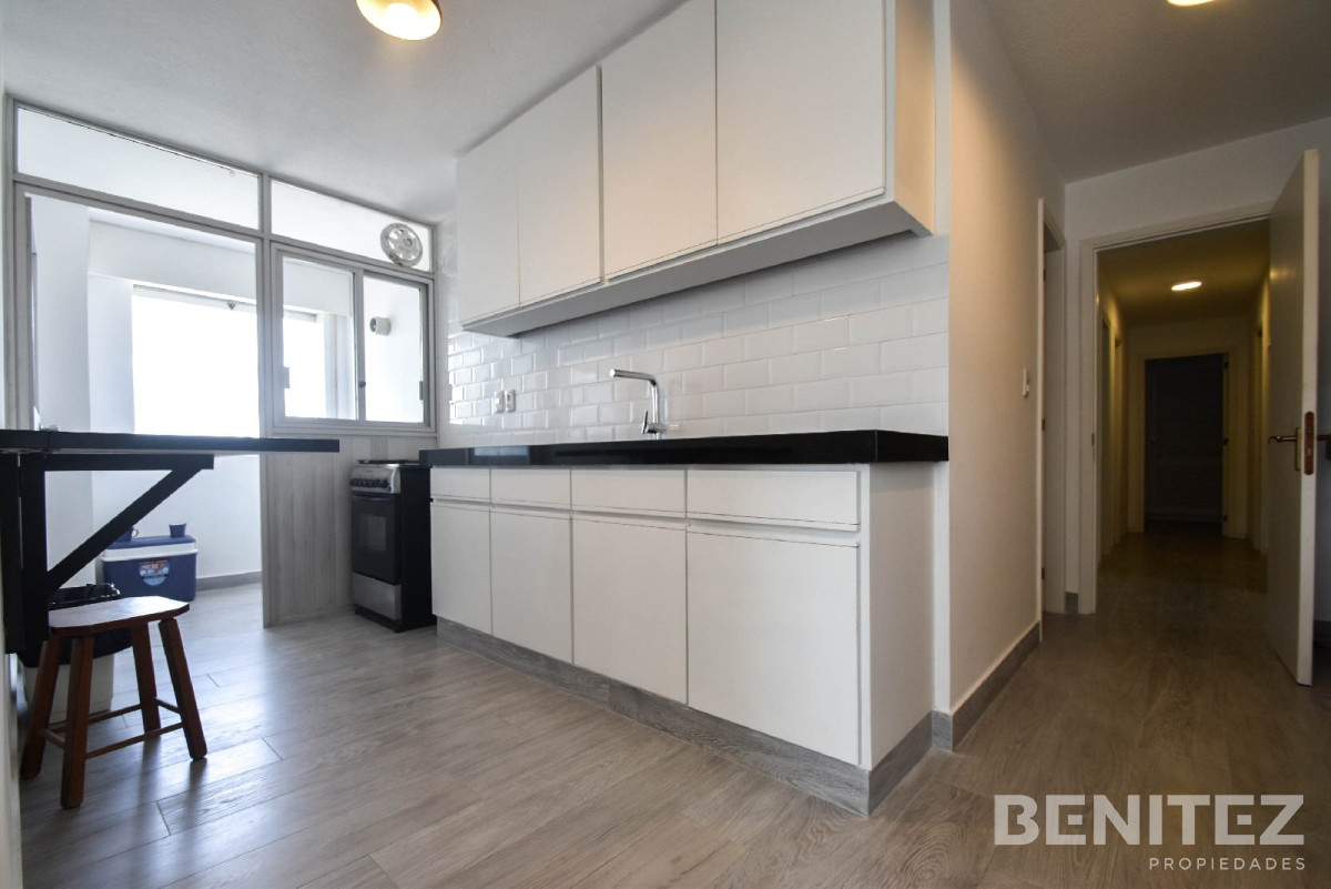 Apartamento ID.7972 - Excelente apartamento en venta de 3 dormitorios reciclado - Vista Puerto, reciclado. Punta del Este