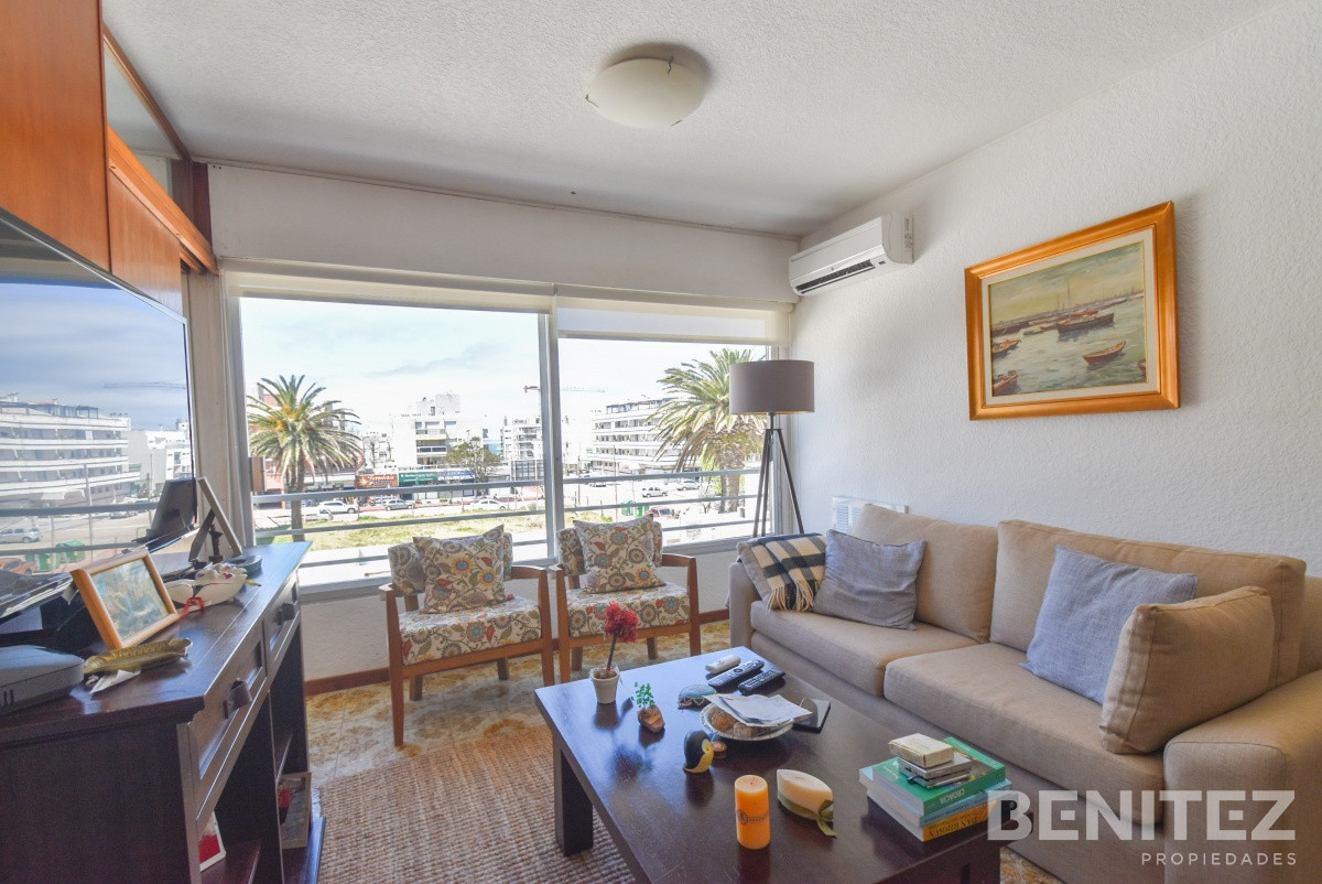 Apartamento ID.8587 - A metros del Puerto. Excelente apartamento 1 dormitorio. Torre con servicios