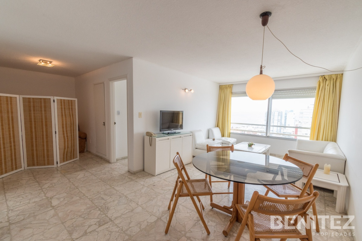 Apartamento ID.405 - Vista al Puerto! Amplio apartamento de 1 dormitorio y medio. 