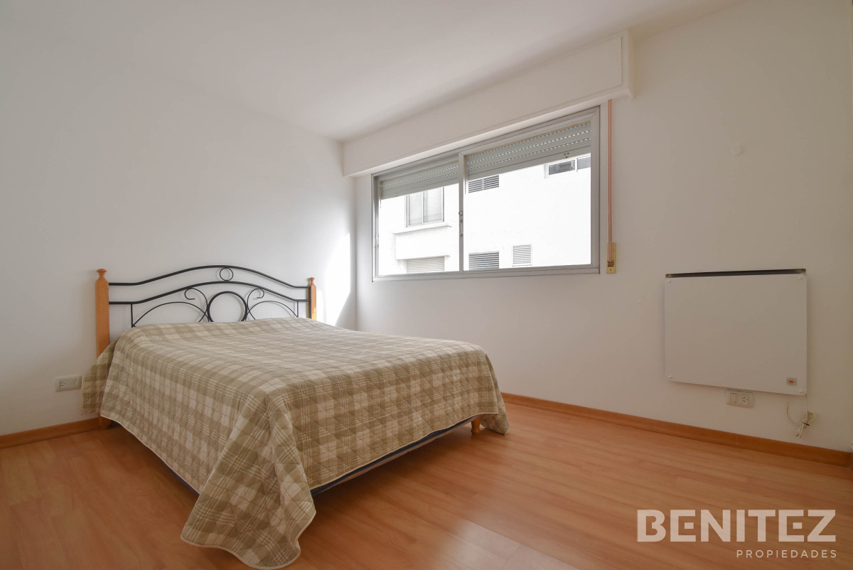 Apartamento ID.8210 - Primera fila al Puerto. Apartamento en venta de 4 dormitorios. Oportunidad!