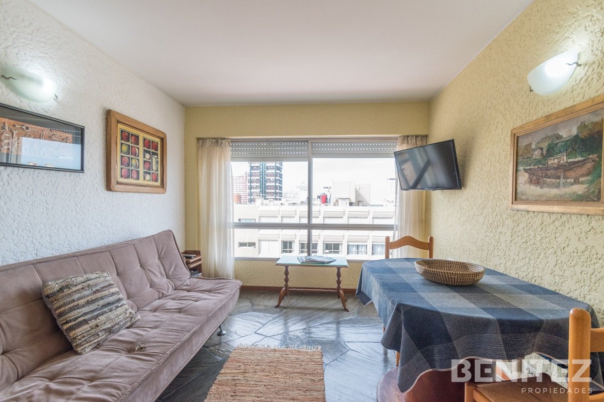 Apartamento ID.8253 - Torre en Península con piscina. Apartamento en venta de 1 dormitorio al frente.